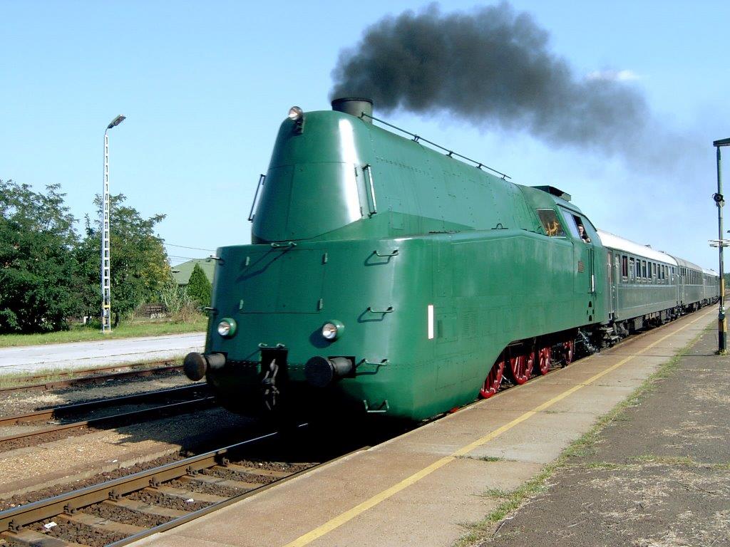 A vonat látványa. Veszprém-Alsóörs vasútvonal