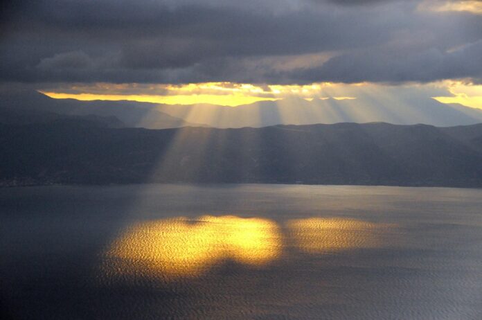 yolanda-sun-rays-182170_1280