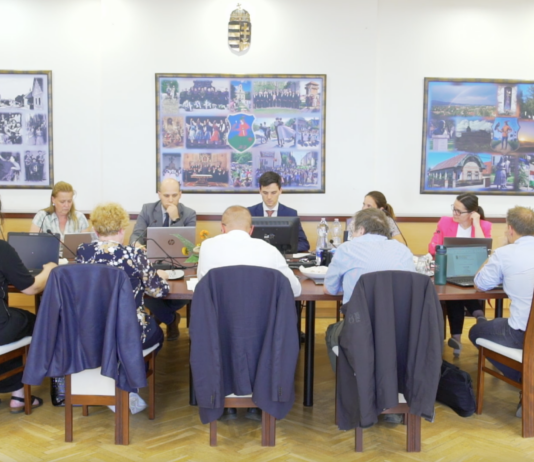 Karácsonyi támogatásról, a képviselők tiszteletdíjáról és a PilisTV-ről is tárgyalnak a képviselők szerdán