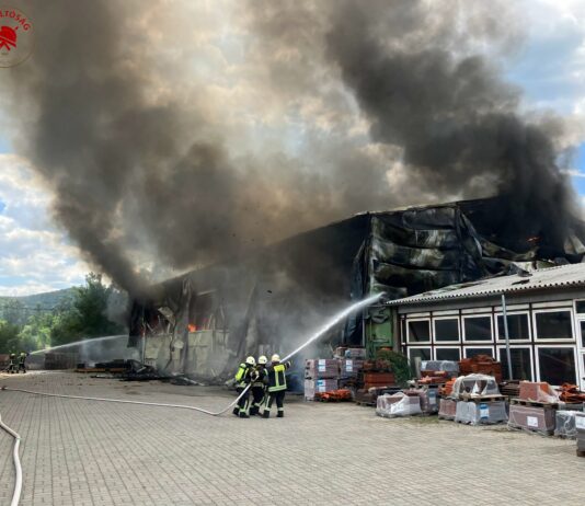 Nyolcórás küzdelem a lángokkal Solymáron – 350 ezer liter vizet használtak fel az oltáshoz