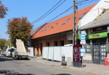 Megújul a járda a Templom téren, iskolakezdésre visszakerülnek a buszmegállók