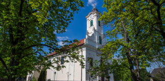 Így készül a templom a búcsúra Solymáron