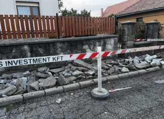 Kábelhálózat építése miatt bontották fel az aszfaltot a Templom téren